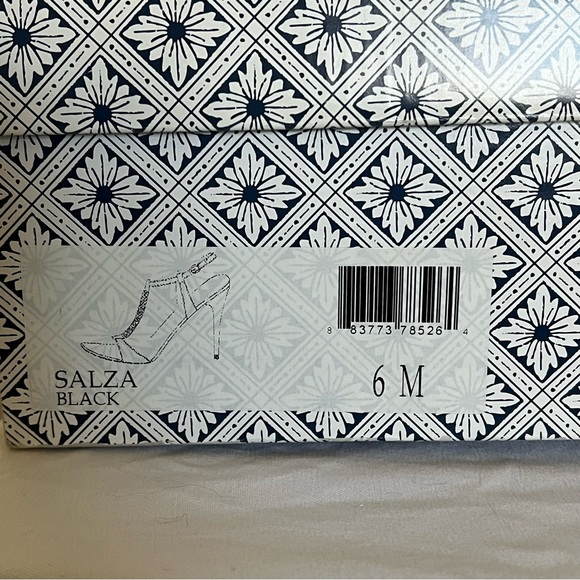 NWB M by Marinelli Gray/Silver Strappy Heels w Rhinestones size Women's 6M - Picture 10 of 10